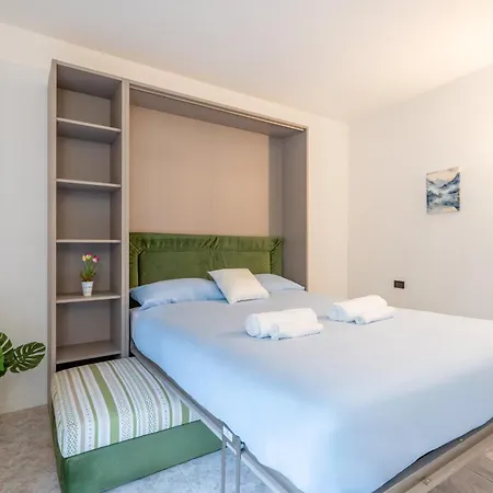 - Front Station - At 2 Min - Wifi *